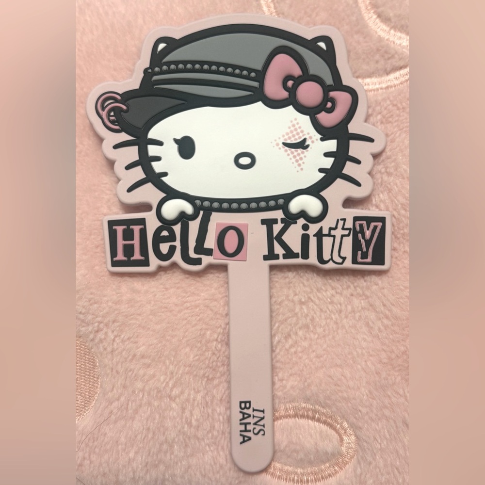 🆕 Hello Kitty handheld Mirror 🪞